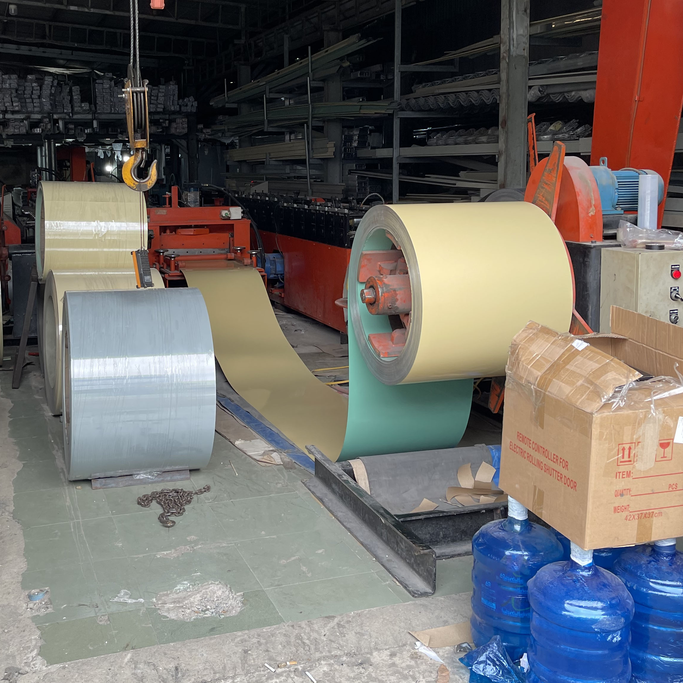 5 Bước Trong Quy Trình Sản Xuất Cửa Cuốn Tấm Liền Úc - Bắt đầu từ phôi thép Colorbond.